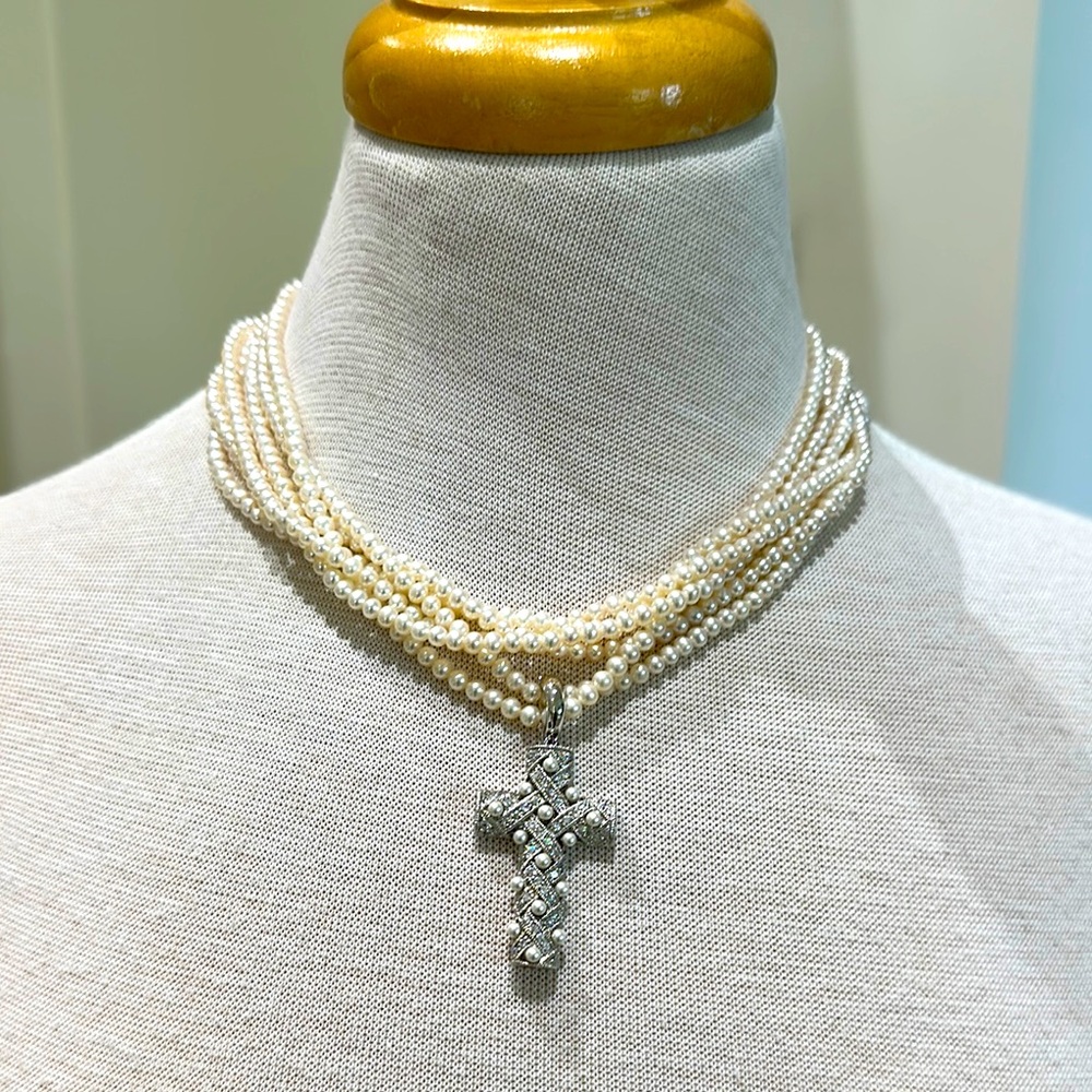 Elegant Pearl and detachable Silver Cross Necklace